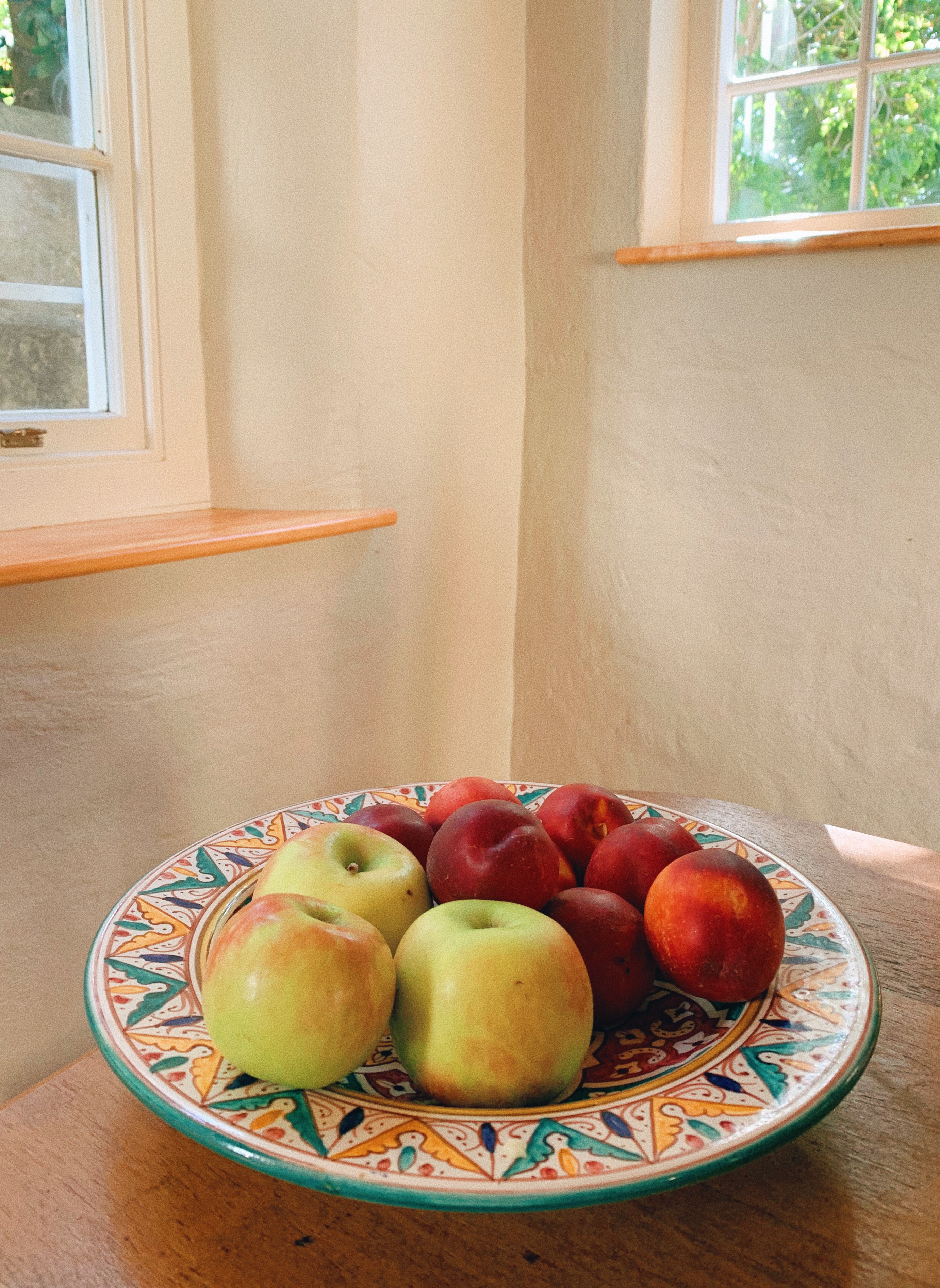 Stillife photo of apples and peaches