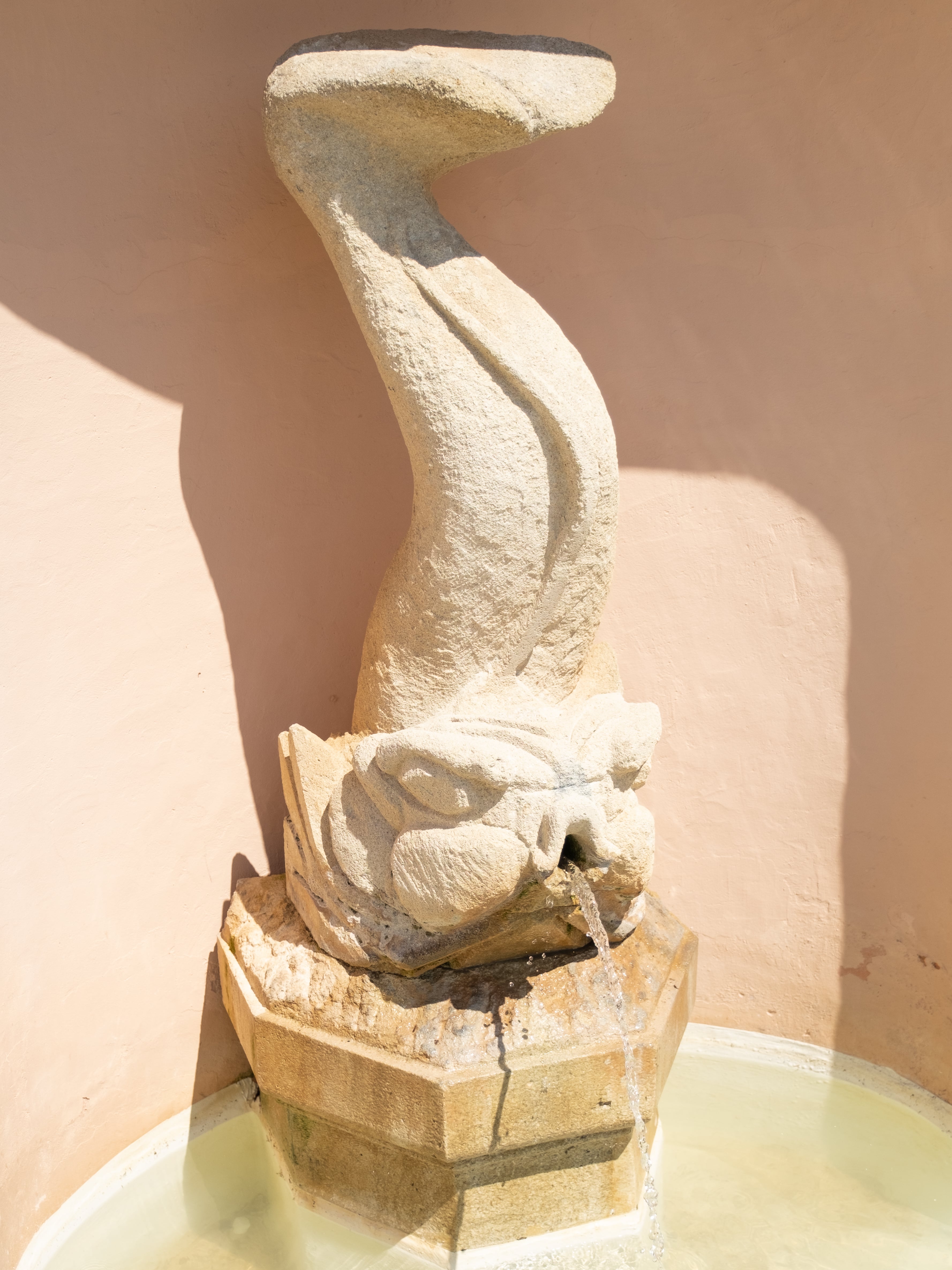 fountain in Saint-Maxime, France, taken with the Fujifilm X-T4 camera, by Isabel Dröge